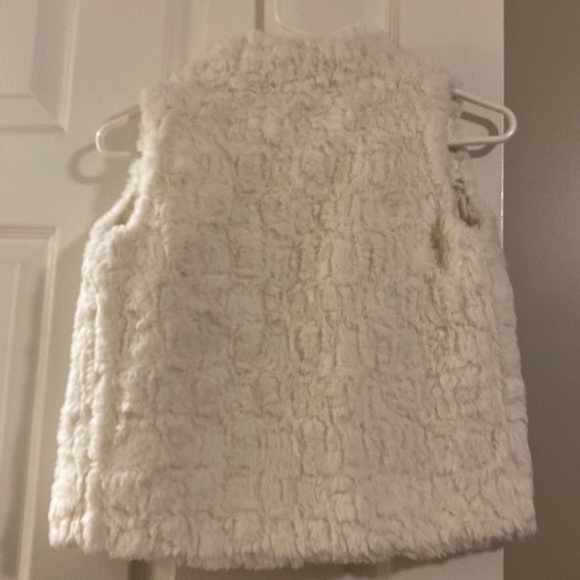 Carters white fuzzy vest for girls size 8.  Excellent condition. - Picture 3 of 3